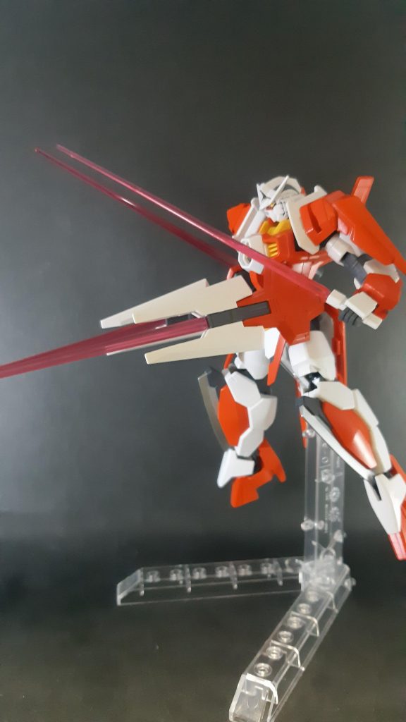 シールドライフル。腰に付いているので銃撃戦には向かないが、遠距離の牽制や接近戦の補助には十分。