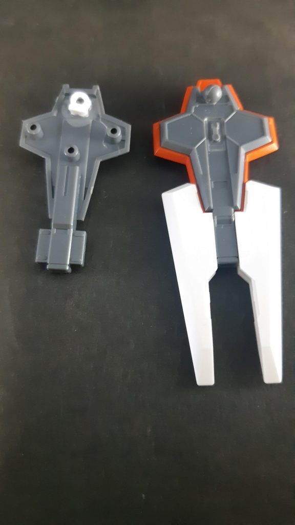 シールドライフルの改造部分。ピンバイスで穴をあけて、裏側にフルグランサのサイドアーマーから切り出した受けを接着してます。