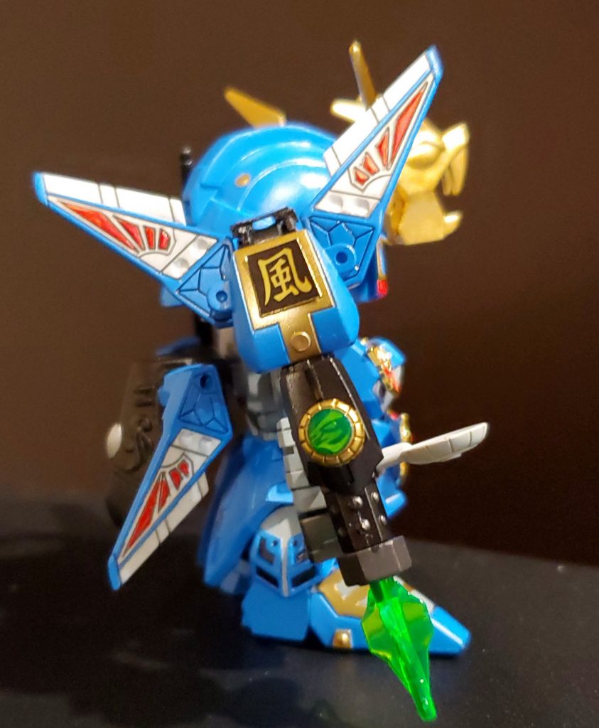 小学生の頃のキットも出てきたので羽根が4枚に増えました。クリアパーツの弾丸が童心に刺さったんです。