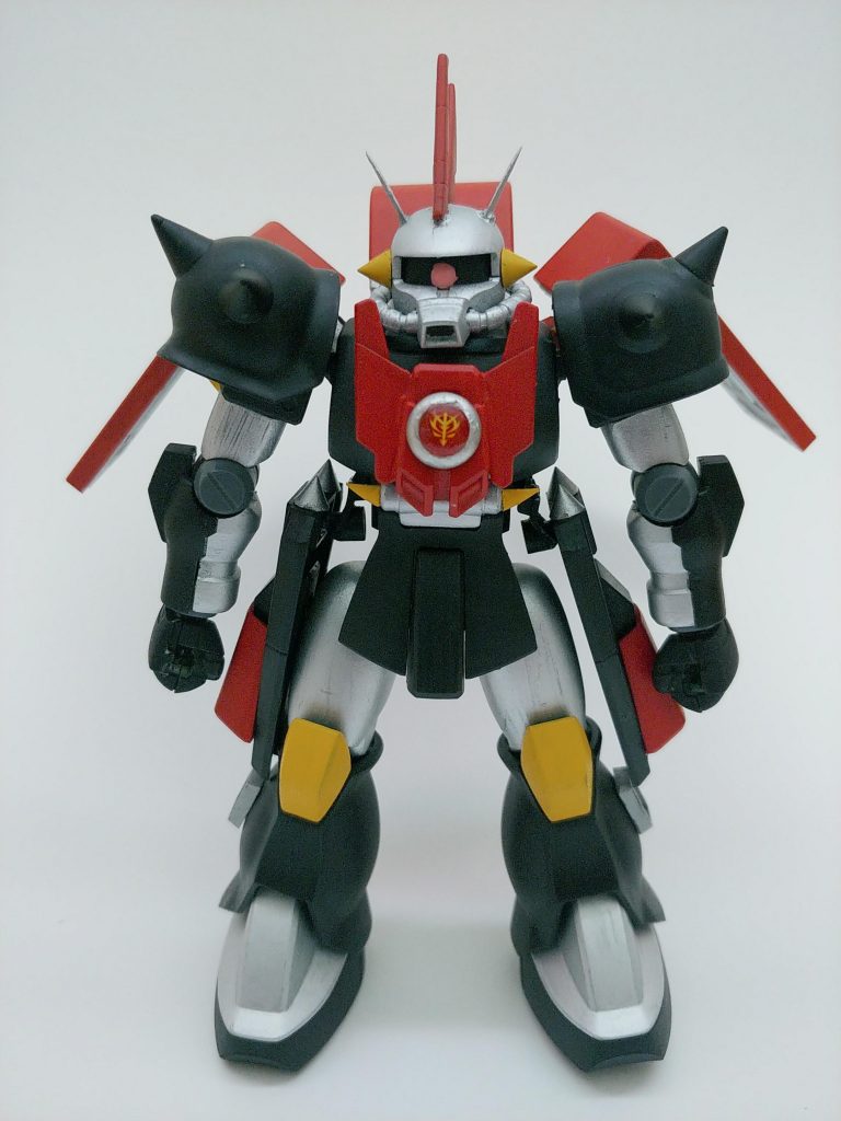 神か悪魔か鋼鉄の改ザー！そんなわけで解説です。言うまでもなくマジンカイザーをザクで作ろう的な感じ。名前の由来はスパロボFの4コマ漫画でバーニィが自分のザク改にゲッター線を浴びせて『ザク改ザー』をつくろうとしたネタから。基本的にはHGザクで、頭にMGザクで余った角をつけて、腰アーマーにスターバーニングガンダムのシールドを使用。