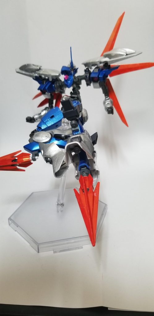 脚部に換装し、ドリルキックを放つこともできる。