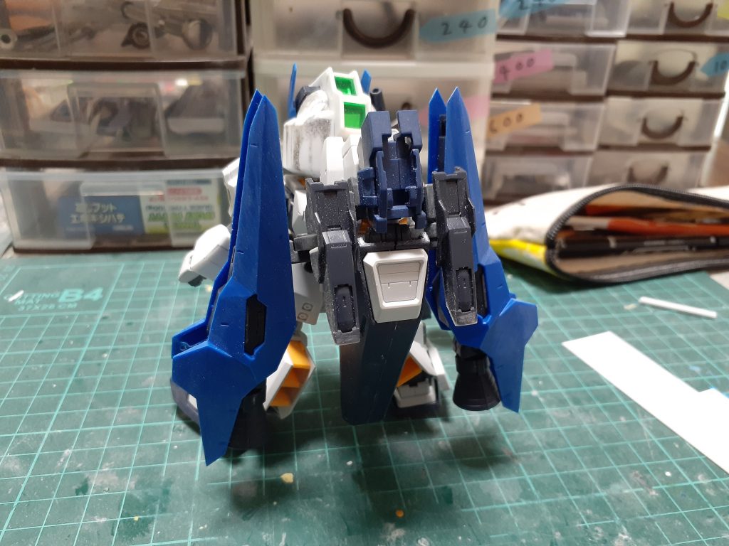 バックパックのスラスターとライフルはテルティウムアームズの物を使用他にビルドブースターMk-Ⅱやフライルーあとヴィートルーウェポンなどを組み合わせてバックパックをまとめました