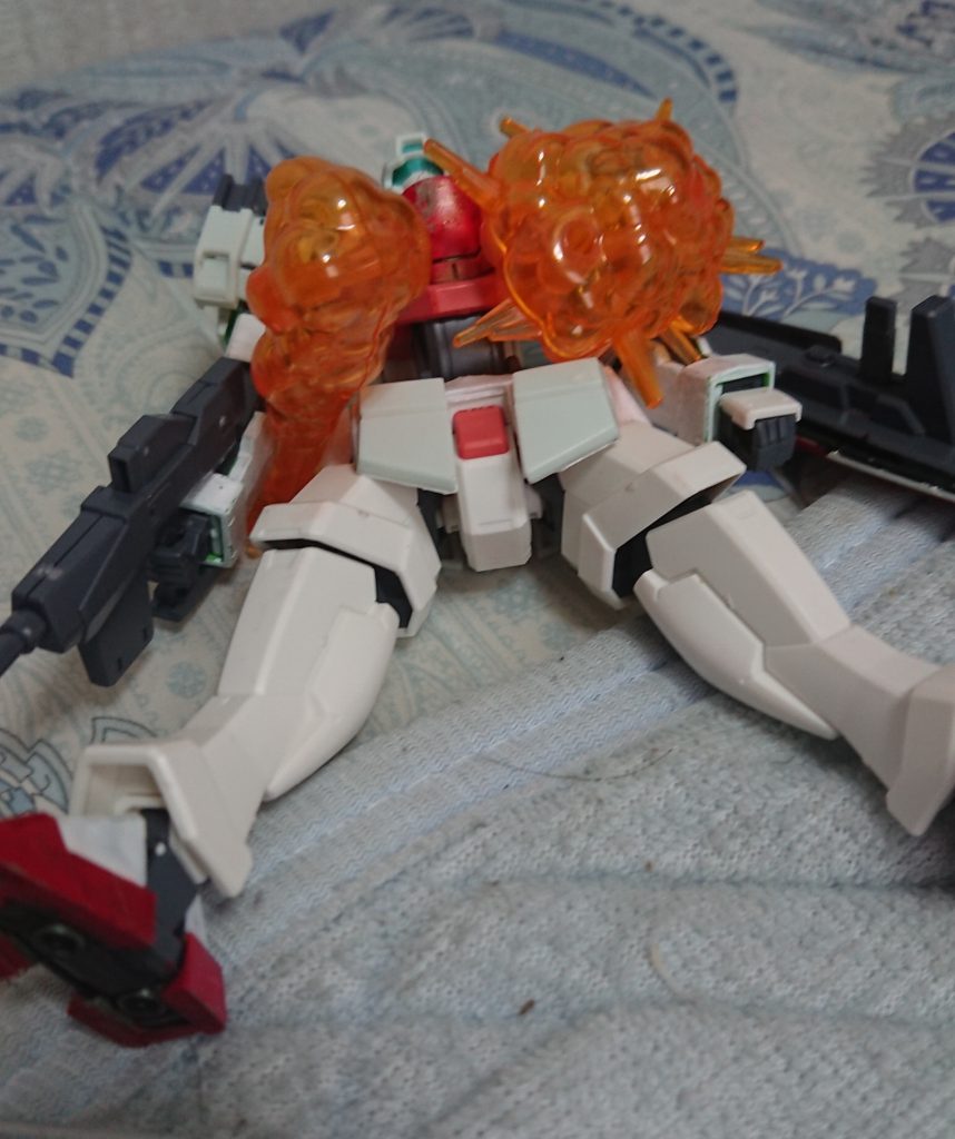 30MM爆発エフェクトを用いて、撃墜シーンを再現。