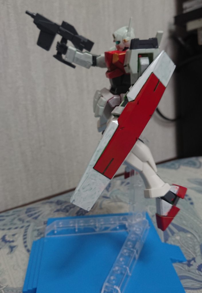 異次元の地球連邦軍の量産型モビルスーツに極似しているが、単なる偶然である。