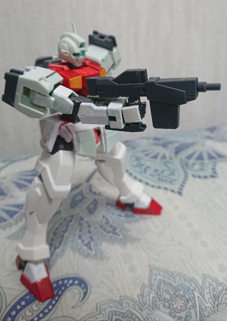 ドッズガン、ビームサーベル、シールドを装備する。実弾式バズーカも用意されていたが、ヴェイガンのMSには無意味だったので、使用されなかった。