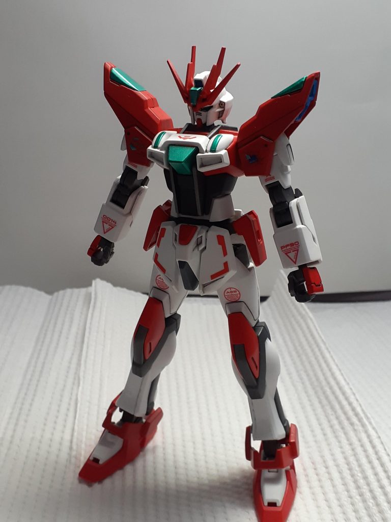 バックパックは作成思考中です...機体色は赤とメタリックグリーン、ホワイト、ブラック、関節はガンメタを使用。