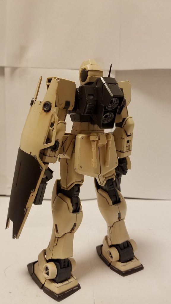 バックパックは余っていたパーツに変更、ランナーにはジムスナイパーと書かれていました。こっちの形状の方が好みです。 