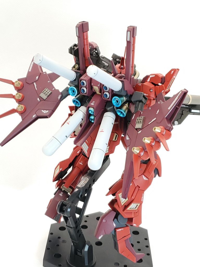 リアビュー個人的に正面から見るよりも背面から見る方が情報が詰まっているのでお気に入りです!中央のヘイズルから拝借した大型ブースターは3mm軸での接続でパージも簡単にできます。