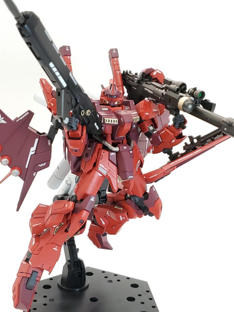 武装はライフル、シールド、バズーカをスタインから拝借しそれぞれ少し手を加えています。バズーカは肩と干渉してしまうのでアームの展開が必須となっています…