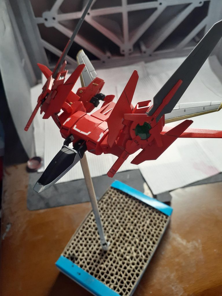 こちらがGNブーストストライカー。ツインドライヴを搭載したこちらだけでも強そうなバックパックユニットです。機首の目立つところメタリックグリーンで塗装したんですが、分からないですね...