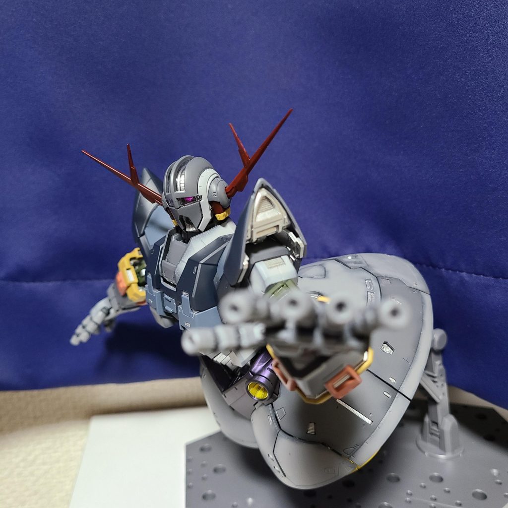 こちらを威圧するこのアングルラスボス感出てますかね？