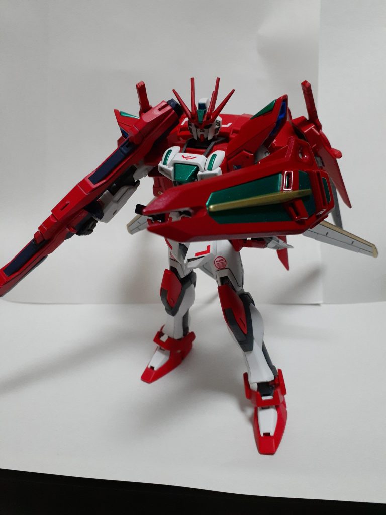 メタリック塗装したラミネートシールド。写真下手過ぎて輝きが届かない...！