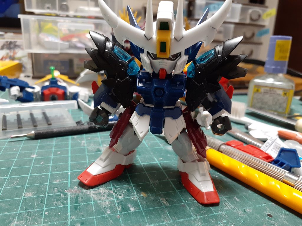 頭　腰　脚をSDCS腕　スリッパをSDEX肩を曹操ウイングサイドアーマーと刀を信長エピオンそれらを組み合わせアンテナを武者っぽくスクラッチ