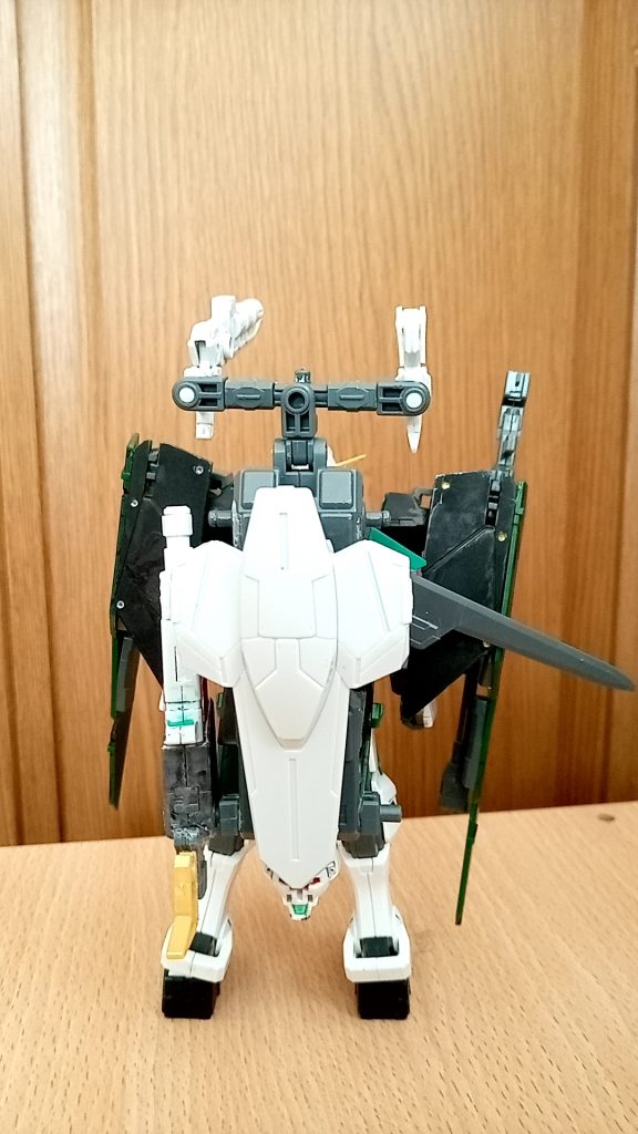 パーフェクトデュナメスアルナスルの支援メカたちを使い、作られた追加パックをつけた状態。ア「あれ?なんで支援メカ使っちゃうの?」デ「ほんとだ!?」マ「それはアルナスルを君に与えるからだよ、ほら略称も変わってるだろ。」ア「気付かなかった!」デ「え?じ、じゃあ君は何を使うの?」マ「〈マ〉から始まるヘリオスの改造機!」