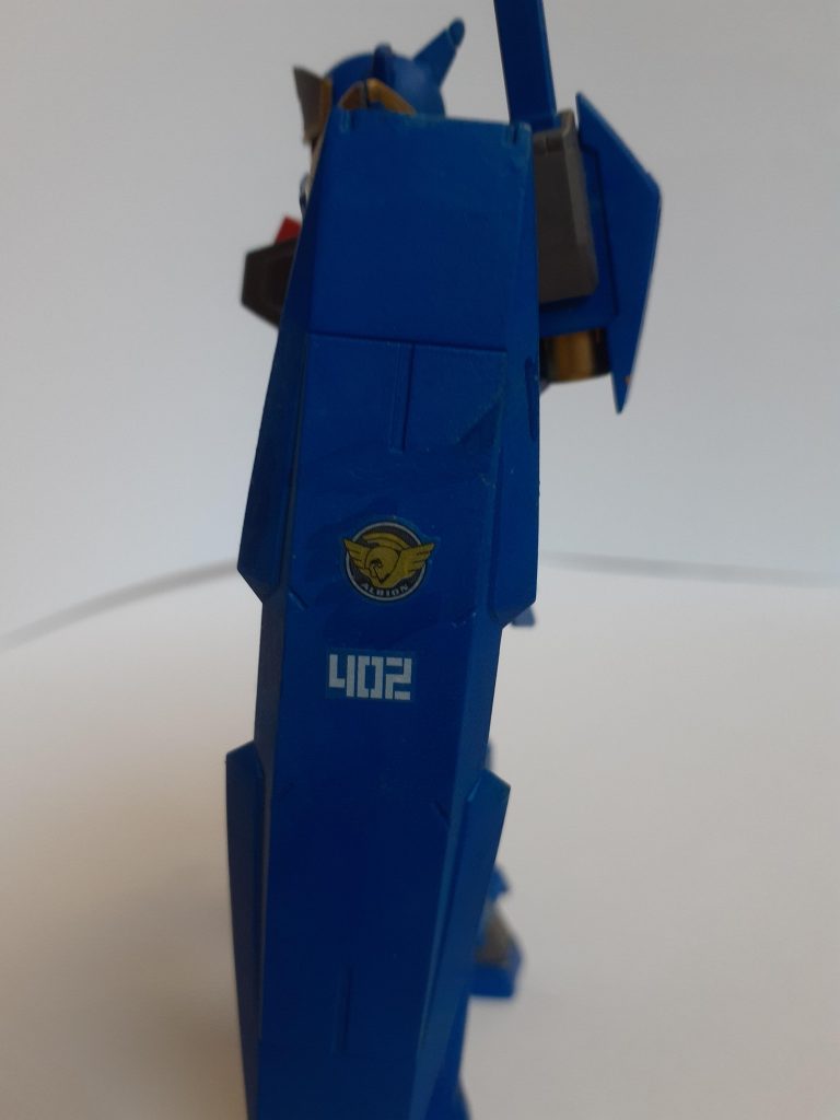 シールドはカッコいいと思い、家にあったのを適当に貼りました。