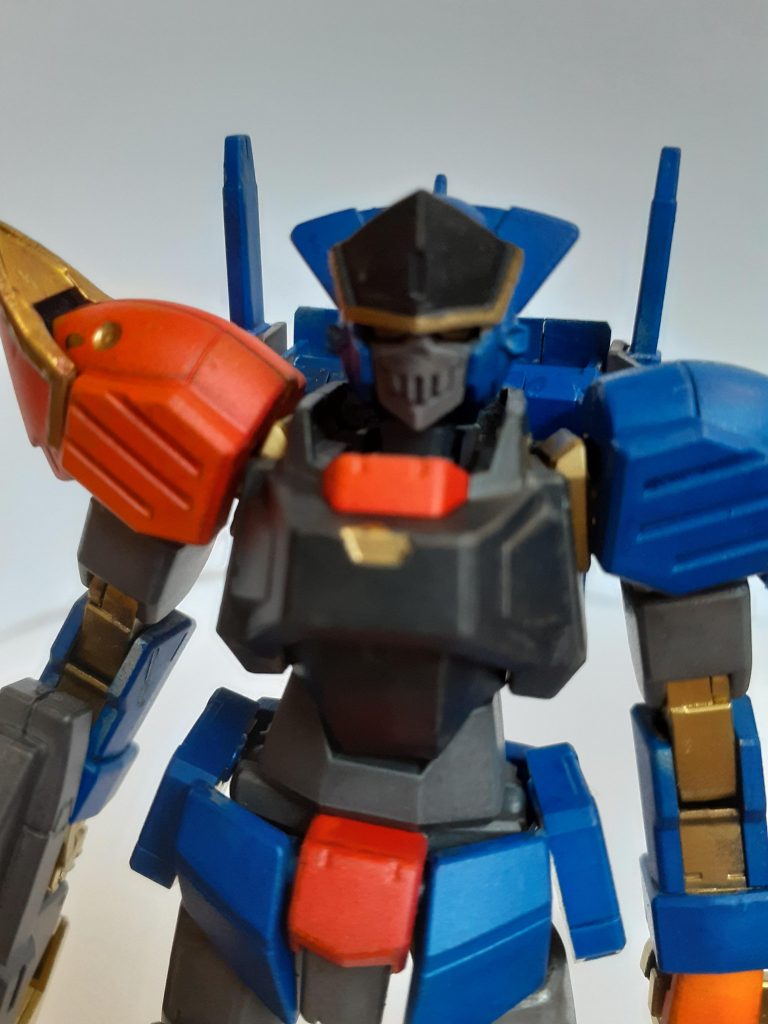 頭部は見えないかも知れませんが、可能なぎり塗り訳しました。目もすべて塗りました。