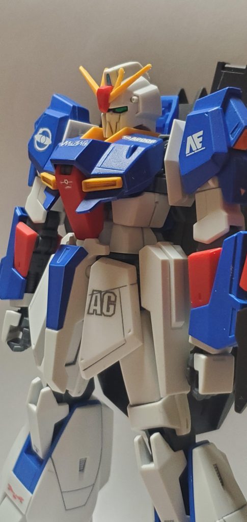 Ｚガンダム、ガンダムＺＺ汎用デカールを使用。青い部分をゼータブルーで塗装。以上が作業内容ですＺガンダムに限らずガンプラ自体が品薄な為、大がかりな改造が出来ず素組で投稿となりました