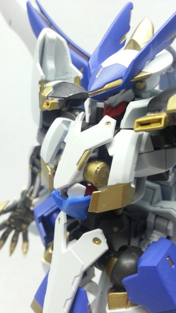 胸部に謎の開閉ギミック。