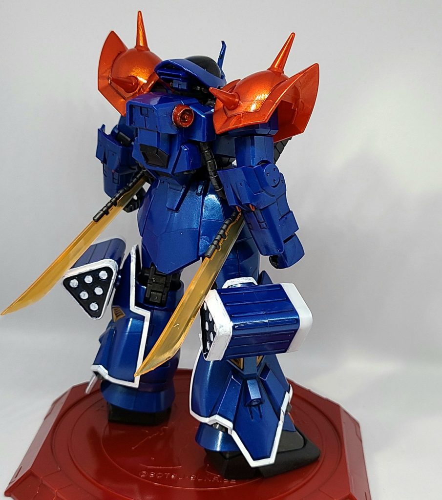 背面から。穴を適当なブースターで埋めてます。