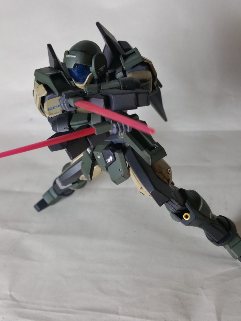 アデルは腰のパーツをウェアごとに変更はしないのでビームサーベルそのまま使えて便利ですね。ビームダガー投擲とかニンジャプレイが捗って楽しそう