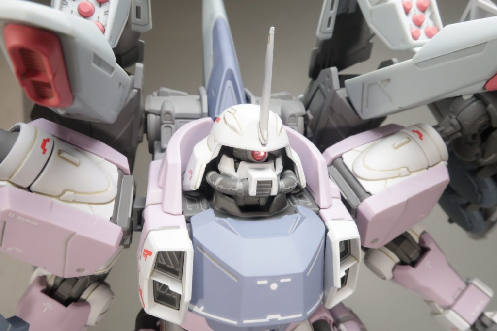 つや消し仕上げですがモノアイだけはディテールアップして光沢で仕上げてます