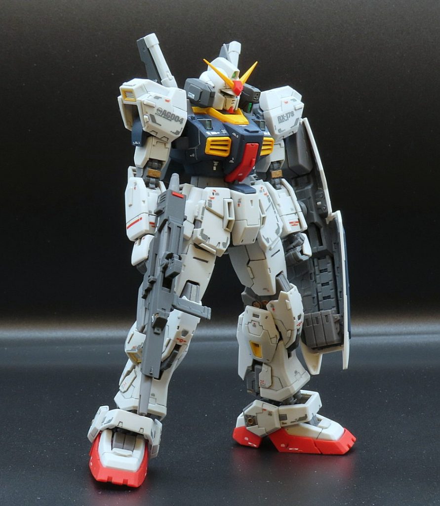 デカールは水転写デカールを主に使い、一部リアルスティックデカールを使用しています。とにかく貼るのに時間がかかりました。