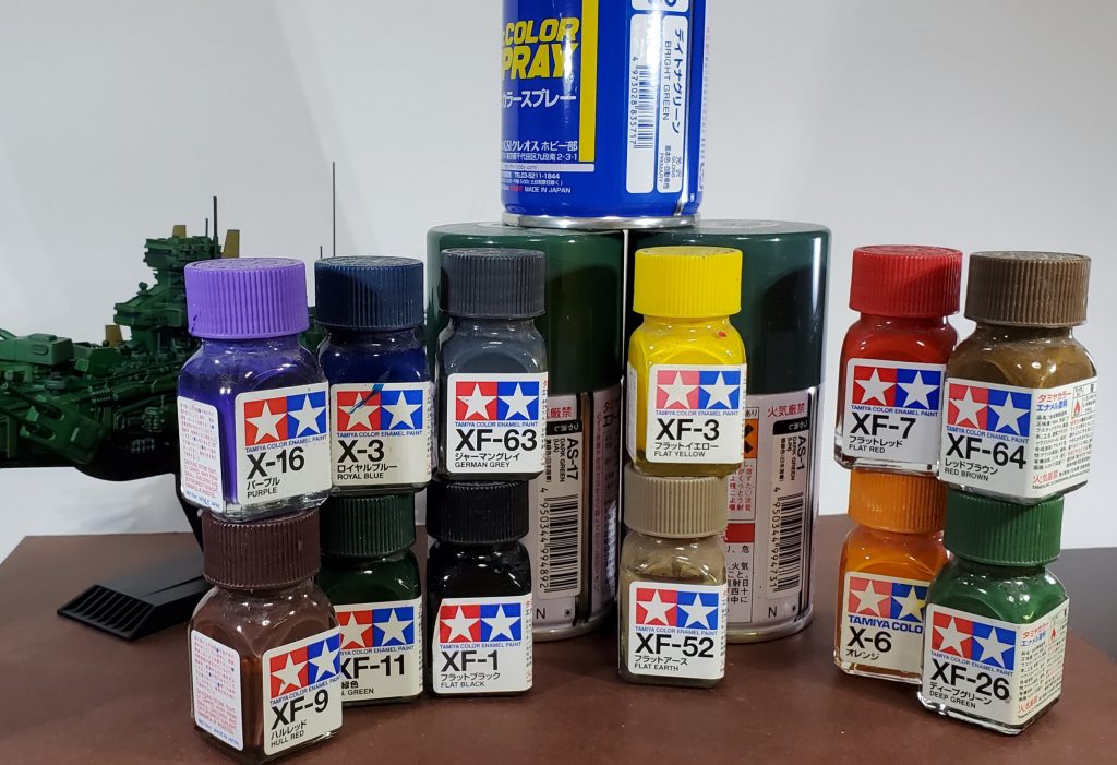 今回の塗装レシピです。缶スプレー3色で4層塗膜を作り、それを基礎にドライブラシ、ウォッシング、フィルタリングを繰り返しトップコートを挟みながら15層?くらいの色の層を重ね単色塗装に表情を出してみました