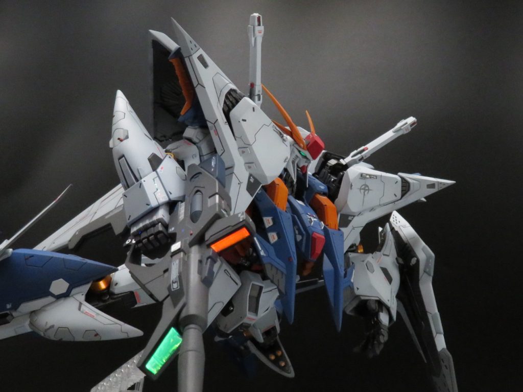 黒を下地にしたので、重厚感のあるカラーに仕上がりした