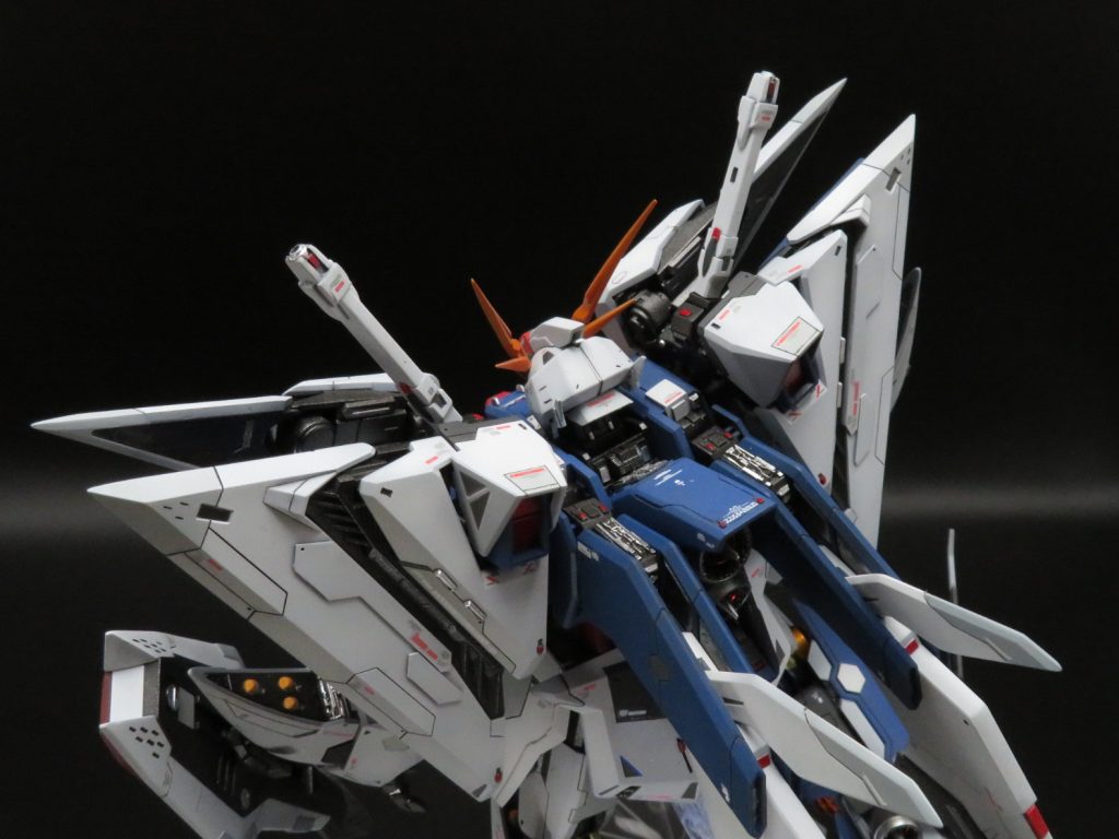 バーニアは内側にプリ板を貼付けてディテールアップ首周りもメカメカしくしていますメカディテールにはスターウォーズのビークルモデルを貼り付けて作製しました