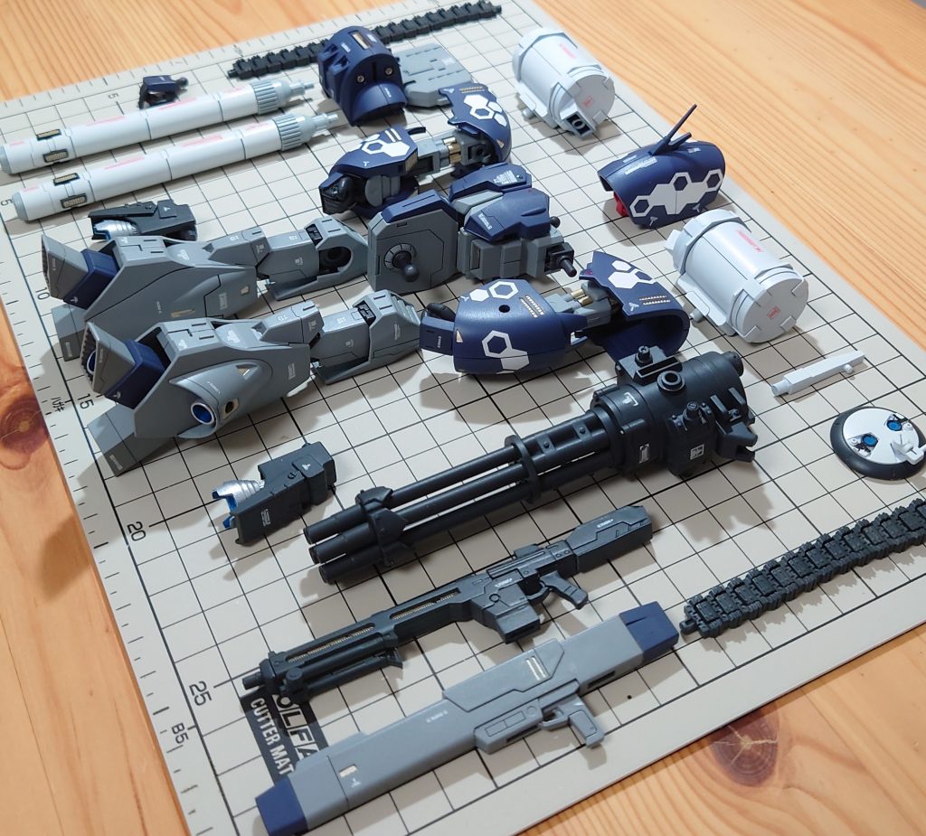 組み立て直前の自己満足の一枚。個人的には圧巻です。途中でエアブラシが故障するなど、色々とトラブルがあり、ゼットコンまでに間に合うかどうか不安でしたが、なんとか完成しました。ですが、ちょっと急ぎすぎたせいか、雑に作業してしまったところもあったので、そこは反省点です。今回はかなり根を詰めての制作だったので、次回はのんびりと、あまり手を加えない形で作ろうかなと思います。(全塗装はすると思いますが…)拙作ではありますが、今回もご覧いただきありがとうございました!