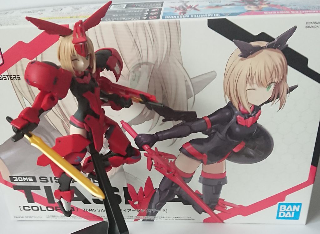 完全に余談ですが、30MSのパッケージは可愛いですね。パッケージと似たようなポージングでパシャリ。