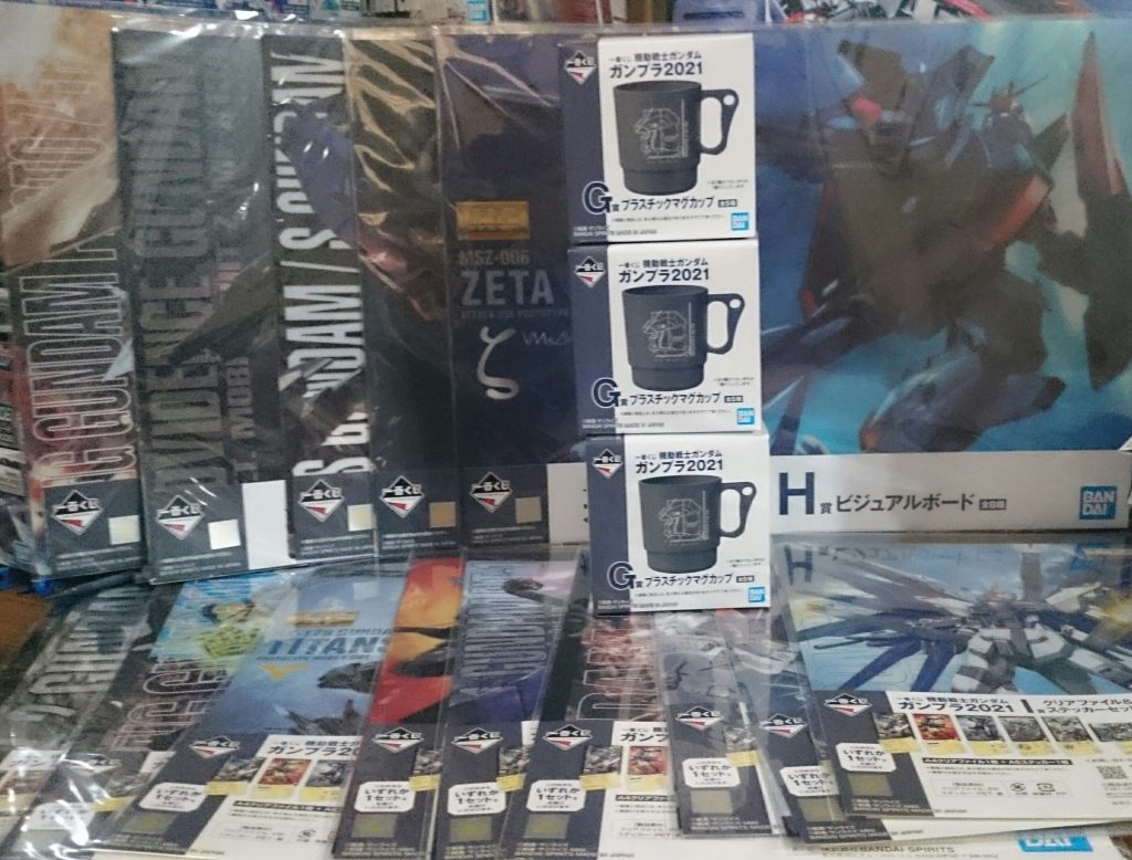 クリアファイルに付属するステッカーはプラモに使えるサイズなのかな、とか思ってたらかなり大きめのサイズだったっス…