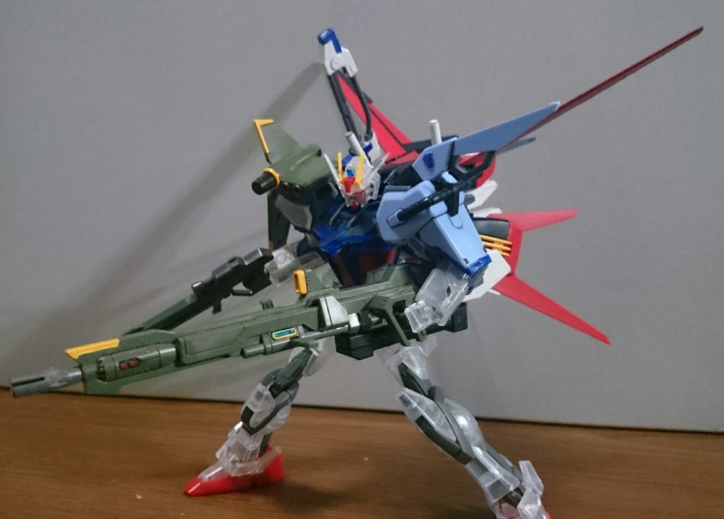 ・マルチプルストライカーソードとランチャーの肩パーツも問題なく取り付け出来るっスね