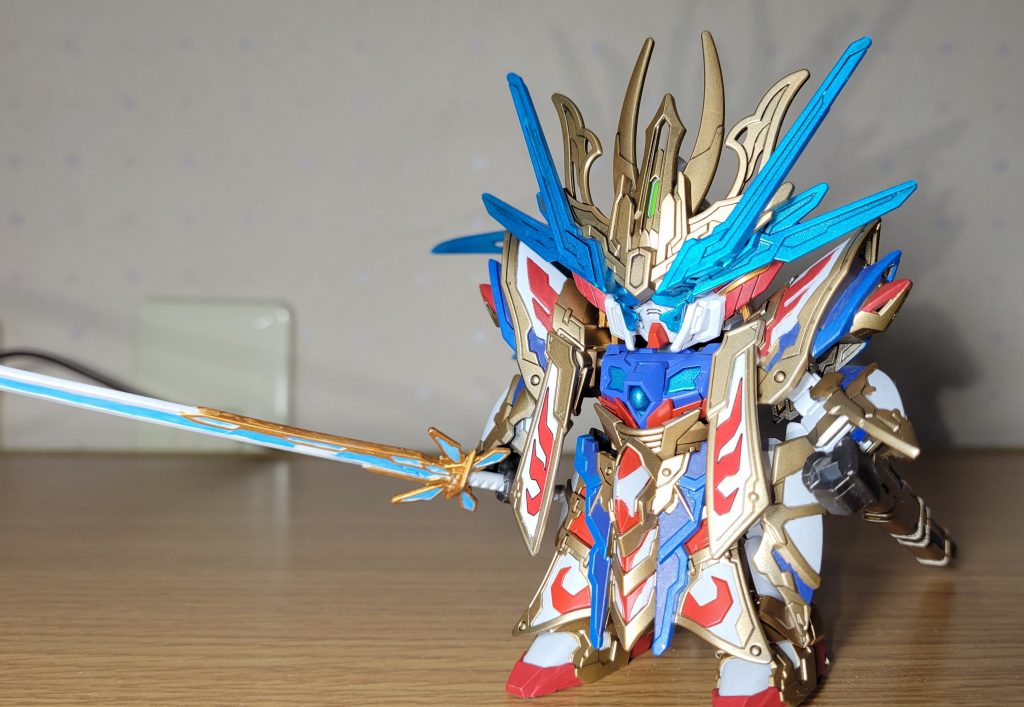 肩前掛け部と兜耳部に一部付属のシールにしました。　自分の力量では塗り分けができなくて…　でも無理なところは無理せずにったことでw