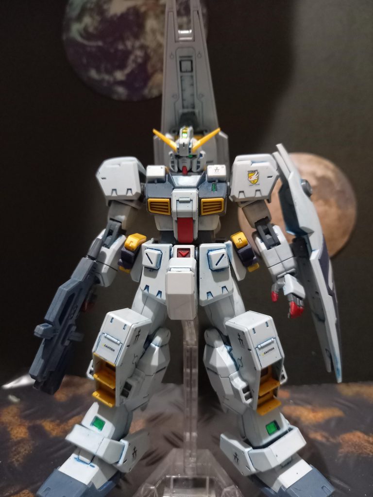 胸　スリッパ　ライフルはロンドングレーで塗装。ガンダムマーカーを使って部分塗装(指、脛ダクト、背部バーニア)