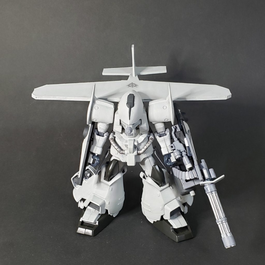 頭にのっているカツラはガウをいじっている過程で余った部分です。