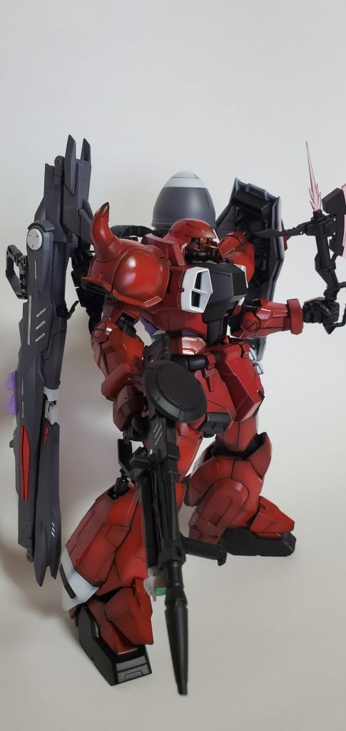 胴体はあずき色で塗りましたが、イタリアンレッドとの違いがわからないですね😅使った塗料スーパーイタリアンレッドあずき色MSパープルExフラットホワイト黒サフメカサフヘビー4アーティストマーカーシルバー