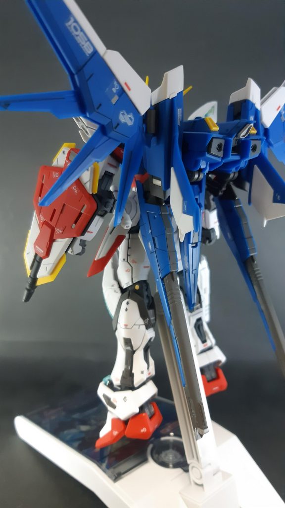 リアリスティックデカール用に、糊が付きにくい極細ピンセットを試してみました。プラモ用品ではありませんが、十分に便利。