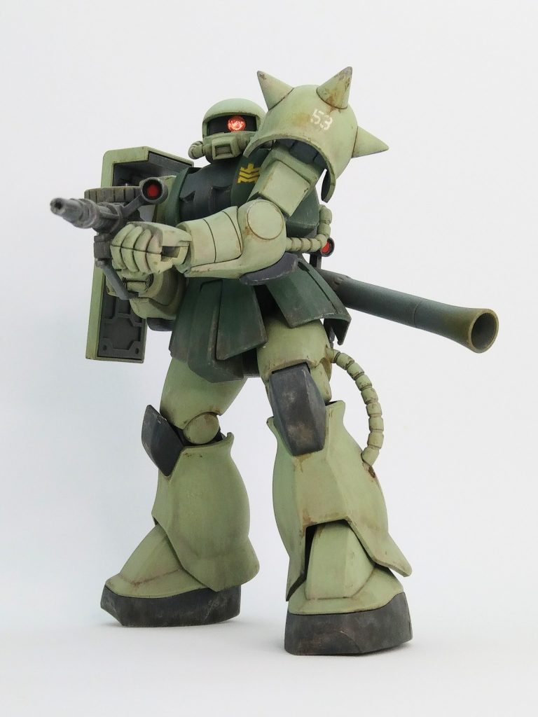 モノアイのミラーシートが丁度良くギラついてくれてます。