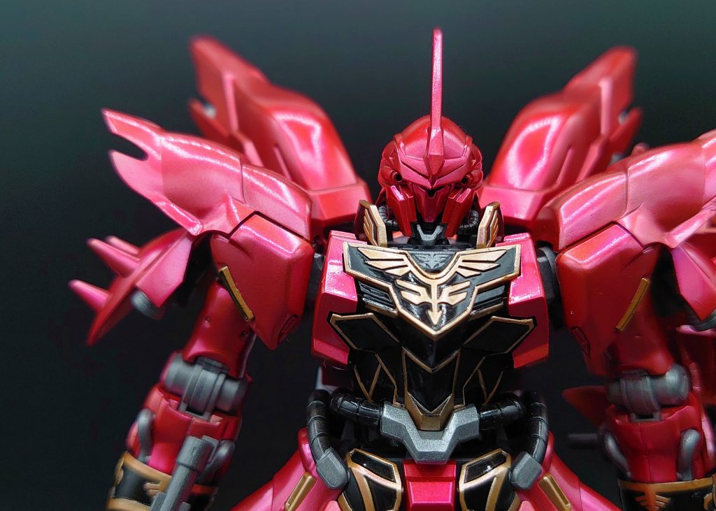 塗料レシピ下地：ガイア ブライトゴールド+パールゴールドのmix赤部：クレオス クリアーレッド+アメジストパープルのmix黒部：水性塗料の黒灰色：ガイア メカサフガンメタ+メカサフベビーのmixトップコートは水性のクリアーその他弄った箇所・首の延長・太もも合わせ目消し、後ハメ加工・各フラット部の面だし