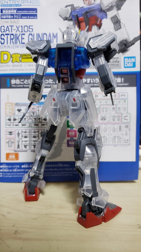 男もガンプラも背中で語る！？少量ですが、ラピーテープとレジンを使っていますが判りにくいですね…ｗ