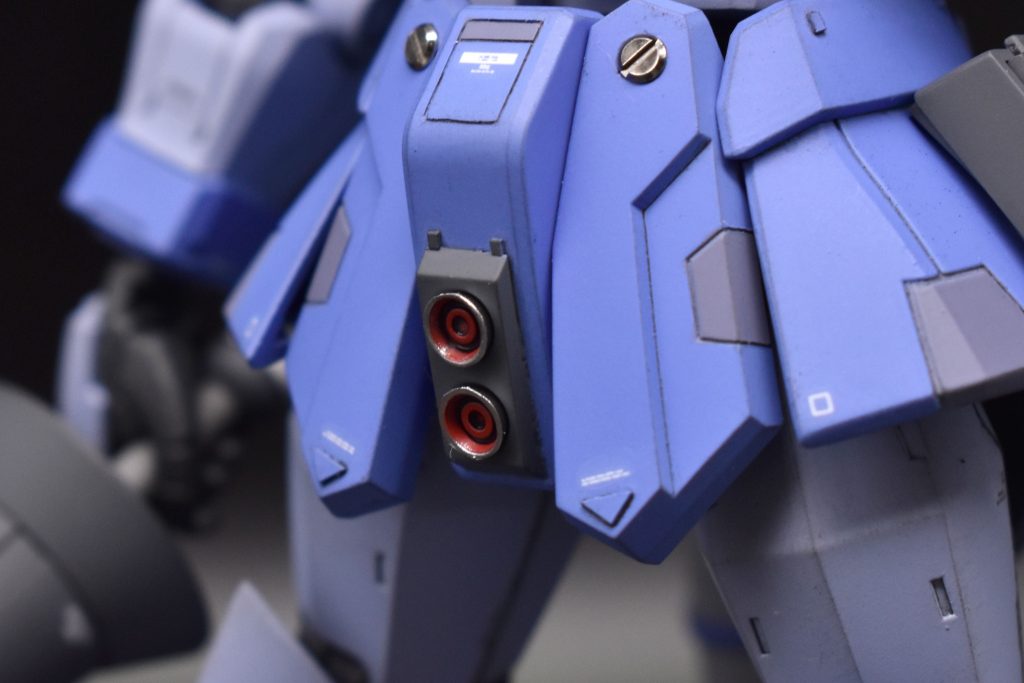 ディティールアップパーツを組み合わせて股間部にバーニアを追加してみました。