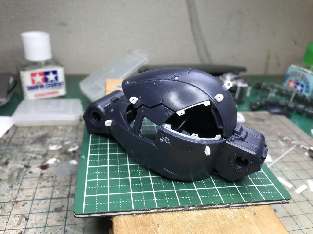 大きな改造はせず追加パーツ工作のみで