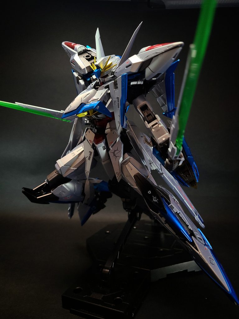 エクリプスには専用ストライカーパックとして「マニューバストライカー」が開発されている。