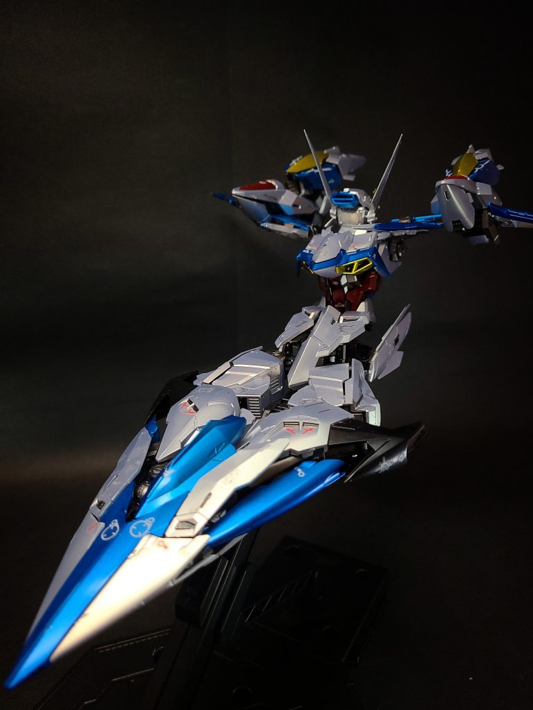 また、フレーム構造はフリーダムの物を解析、再現しており、洗練された機体構造によって可変機の宿命である「構造の複雑化によるMS形態での脆弱性」を克服している。