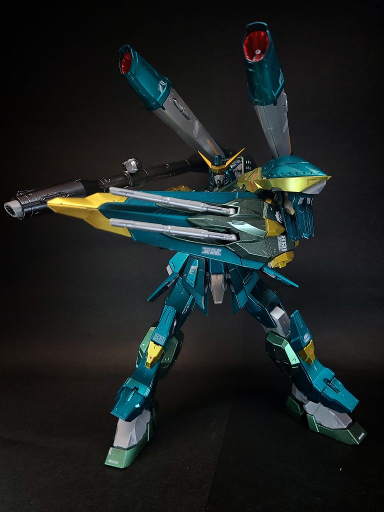 フォビドゥンガンダム・レイダーガンダムとは異なり、カラミティガンダムを起点とした新たな制式採用機や量産機は建造されることもなかった。機体構造頭部正面のV字型アンテナのほか、側面にもサブアンテナを有する[2]。頭部のメインカメラ外周カバー（底面内側）にはイタリア数字で6を指す単語と共に「SEI X-131」の文字が彫られている