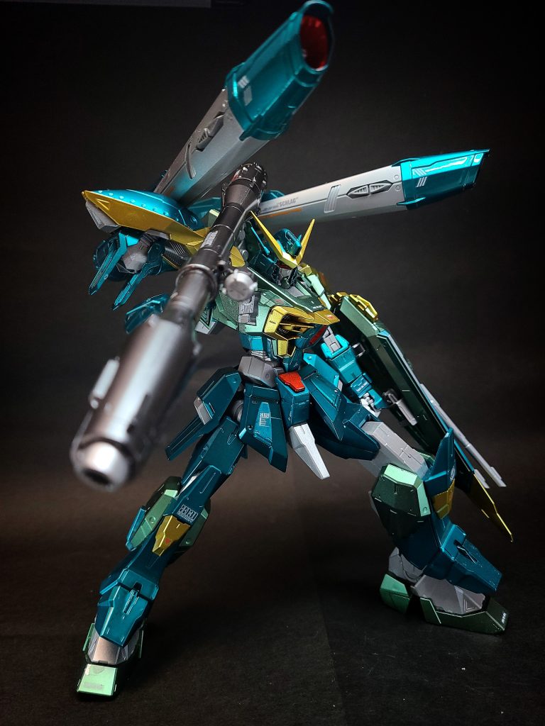 115mm 2連装衝角砲 ケーファー・ツヴァイ射角を変更できるビーム砲を搭載した攻盾システムの一種。Kaefer Zwei とはドイツ語で「甲虫」と「2」の意。ローラシア級の装甲部材を参考にした高い耐弾性を有する対ビームシールド[19]で出来ており、剣先状になっている先端は近距離格闘戦時に衝角の代わりにもなる