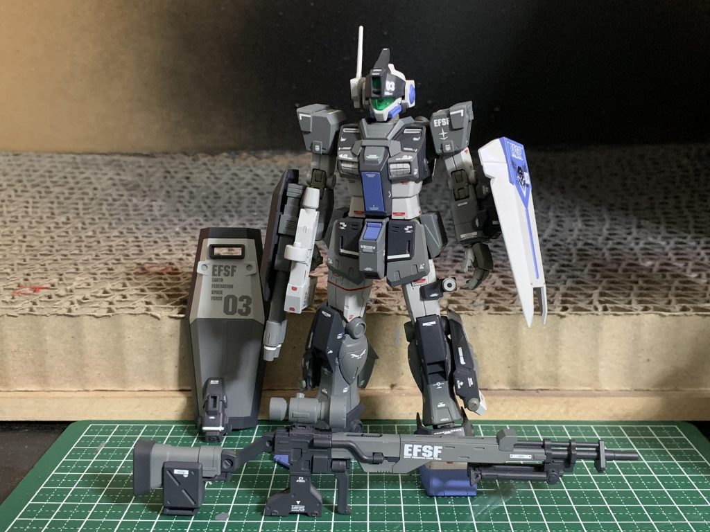 最後にデカールについて隊長機が試作機ということでコーションマークもいっぱいあっただろうってことらしくデカールを250枚以上貼ってるということでわたしも頑張りました゚゚\(´O`/)°゜゚200枚くらい貼りました(_.ω.)_:∵グハッ!!