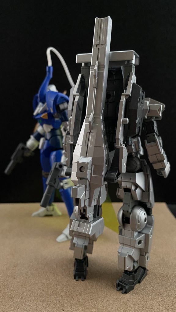 　ジェシーカノンから放たれた弾丸は、弾丸そのものがAIジェシーにより制御され、百発百中である。ただし装填数は一発。その威力は大型MAですら一撃で沈めるほど、まさに一撃必殺である。　なお、元ネタになったゲーム内においてこのバントラインは、他に類を見ないほどのキチg…トンデモ兵器である。興味がある方は調べてみても良いでしょう。