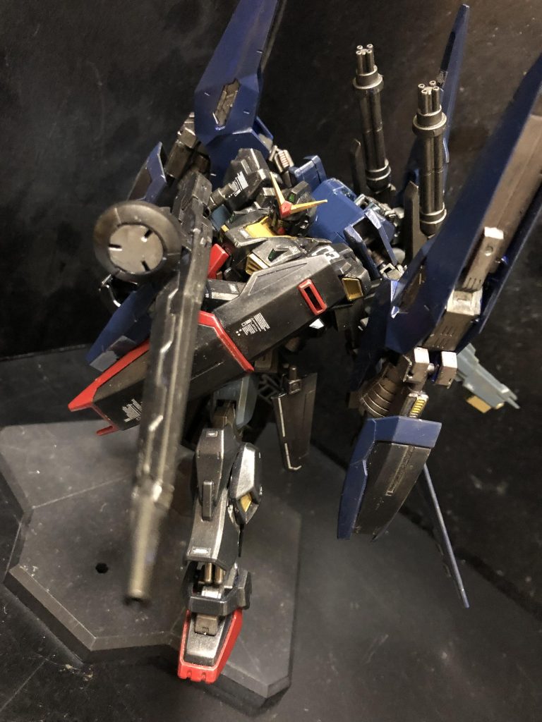 エマ「ところで貴方なんでMkｰⅱにくっ付いたままなの？コアファイターに分離して艦に戻りなさい。」カツ「コアファイターの分離機能なんて、このGディフェンサーにはありませんよ。」エマ「え？」カツ「言ったじゃないですか、このGディフェンサーはGディフェンサーのパーツを全く使って無いんです。ですから分離機能も元々無いんですよ。」エマ「じゃあ、そのまま居るっていう事！？」カツ「そうですよ。」エマ「もうっ！なにそれ！艦に帰って欲しいのに！」カツ「でも僕も援護しますよ。」エマ「何も出来ないじゃない！」カツ「そうですね。」エマ「もう！イライラする〜！」カツ「ほら、敵がきましたよ。」エマ「言われなくてもわかってるわっ！」